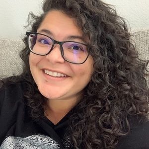 Meet your Posher, Monique